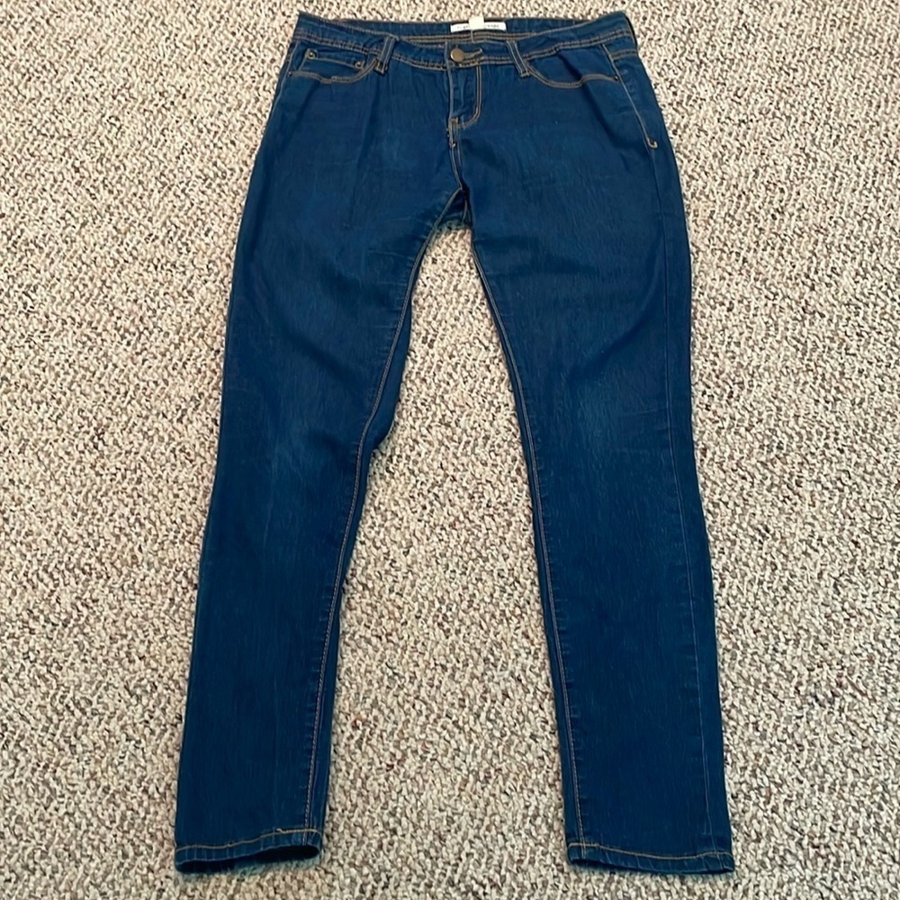Forever 21 Ladies/Teens Soft Denim Jeggings. Size 27